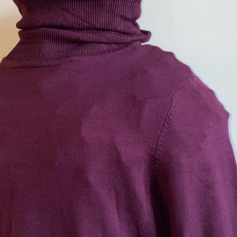 T Tahari Long Sleeve Turtleneck Sweater Size L Burgundy Wine Grape - Picture 5 of 9